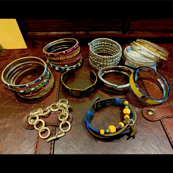 Bracelets - Picture 1 of 3